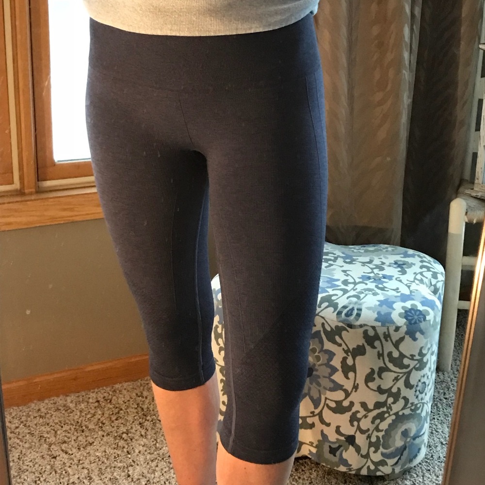 Lululemon Wonder Under Crop Legging.